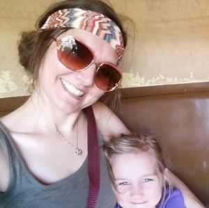 Meet your Posher, Crystal